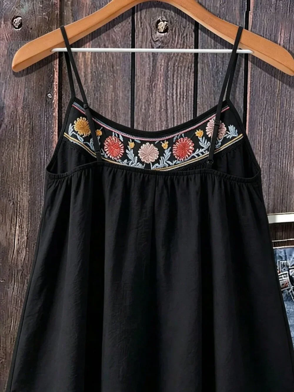 Black Casual Women's Plus Size Floral Print Camisole Tank Top - Picture 2 of 5